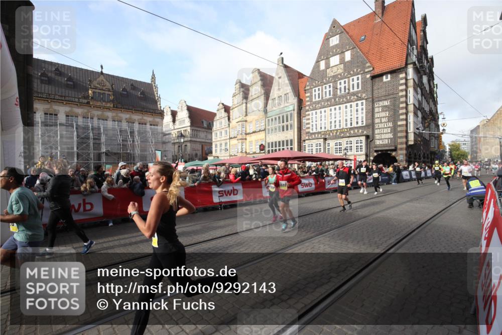05.10.2025 - 20. swb-Marathon Bremen Yannick Fuchs http://msf.ph/oto/9292143 05.10.2025 10:55:43 Ziel 7165, 9195, 9197, 9720, 10088, 10107, 10195, 10475, 10755, 10909, 11081, 11586, 11588 meine-sportfotos.de