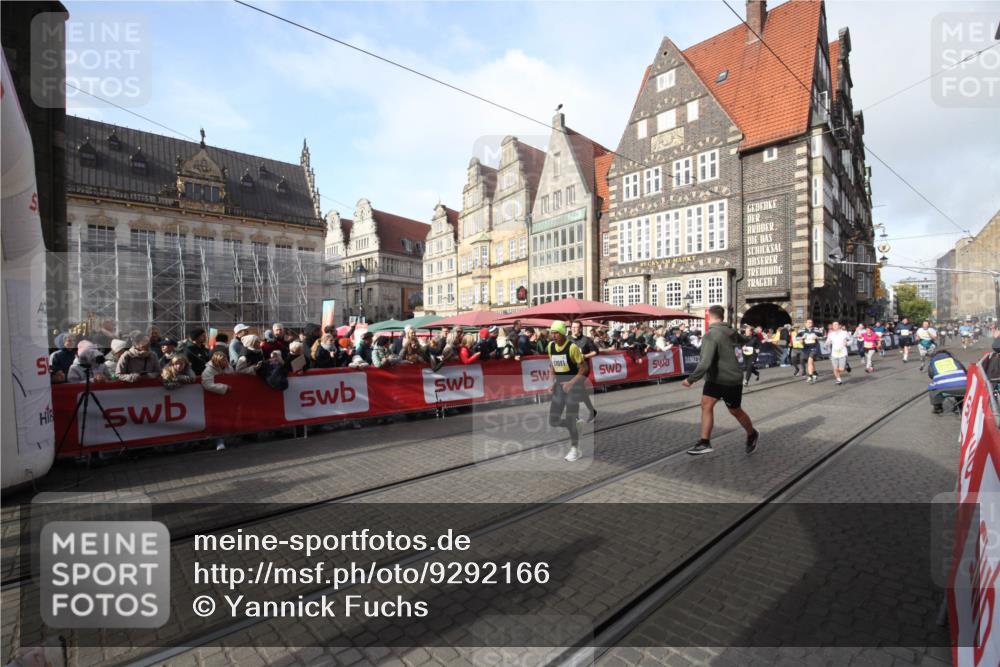 05.10.2025 - 20. swb-Marathon Bremen Yannick Fuchs http://msf.ph/oto/9292166 05.10.2025 10:55:47 Ziel 9197, 9621, 9882, 10088, 10287, 10323, 10800, 10909, 11081, 11586, 11624 meine-sportfotos.de