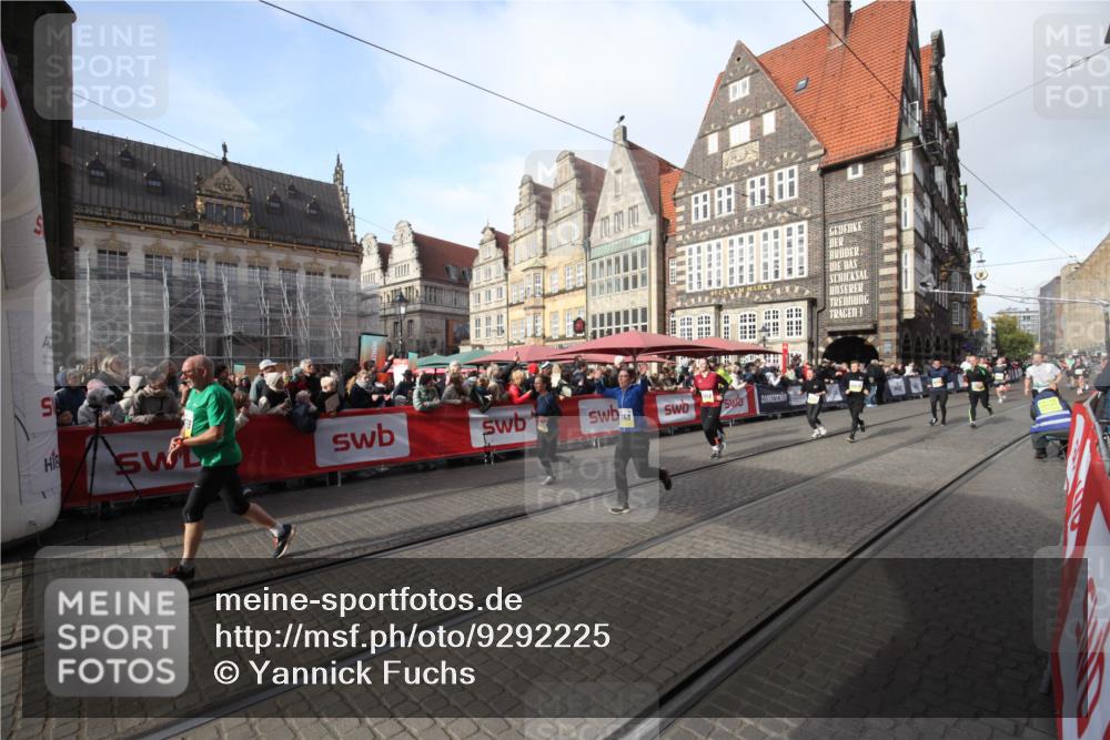 05.10.2025 - 20. swb-Marathon Bremen Yannick Fuchs http://msf.ph/oto/9292225 05.10.2025 10:56:06 Ziel 9541, 9950, 10015, 10394, 10641, 10675, 10758, 10959, 11148, 11626 meine-sportfotos.de
