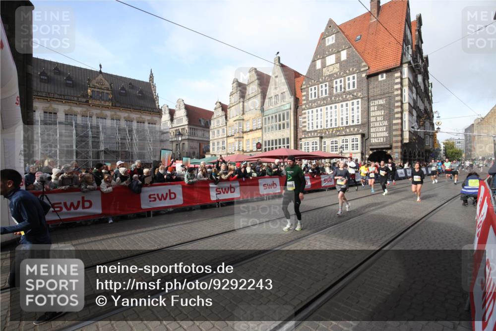 05.10.2025 - 20. swb-Marathon Bremen Yannick Fuchs http://msf.ph/oto/9292243 05.10.2025 10:56:11 Ziel 9541, 9811, 10006, 10009, 10664, 10989, 11095, 11620, 11693 meine-sportfotos.de