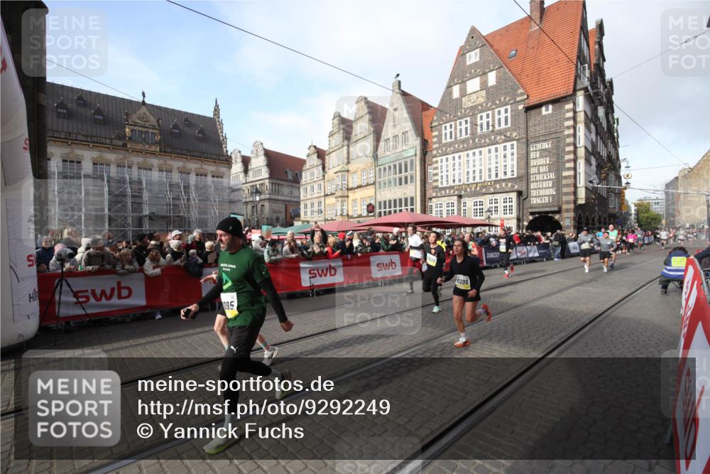 05.10.2025 - 20. swb-Marathon Bremen Yannick Fuchs http://msf.ph/oto/9292249 05.10.2025 10:56:13 Ziel 9811, 9968, 10006, 10009, 10664, 10989, 11095, 11366, 11620, 11630, 11693 meine-sportfotos.de