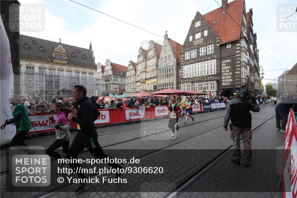 05.10.2025 - 20. swb-Marathon Bremen Yannick Fuchs http://msf.ph/oto/9306620 05.10.2025 10:51:54 Ziel 9004, 9506, 10968, 11080, 11361, 11689, 11696 meine-sportfotos.de