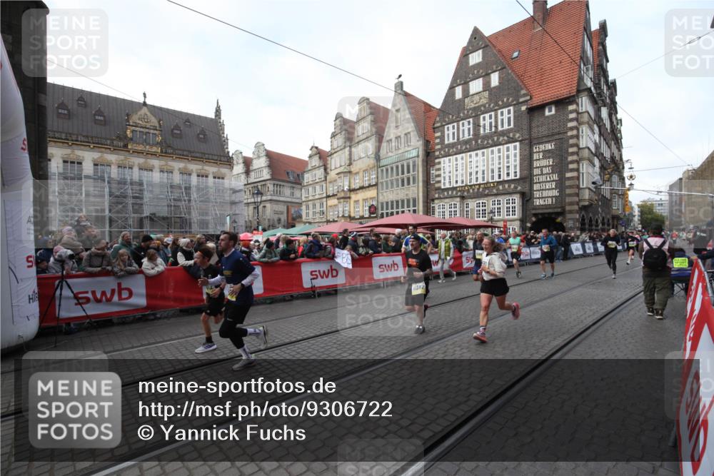 05.10.2025 - 20. swb-Marathon Bremen Yannick Fuchs http://msf.ph/oto/9306722 05.10.2025 10:52:53 Ziel 9214, 9284, 9501, 9581, 9830, 9985, 10308, 10309, 10514, 10997, 11012, 11382, 11417 meine-sportfotos.de