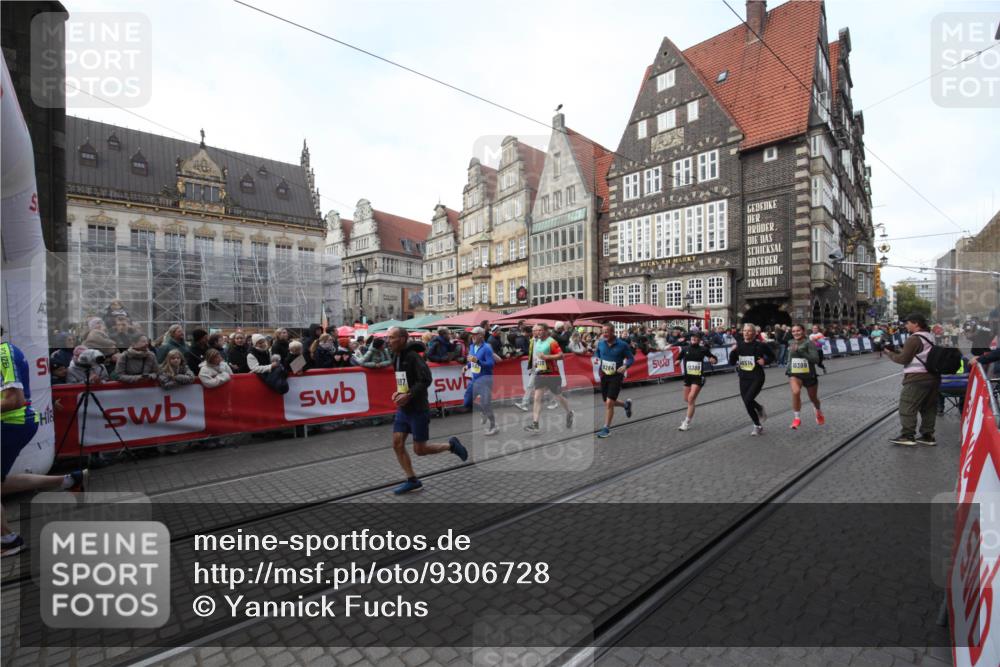 05.10.2025 - 20. swb-Marathon Bremen Yannick Fuchs http://msf.ph/oto/9306728 05.10.2025 10:52:55 Ziel 9214, 9284, 9501, 9830, 9985, 10308, 10309, 10514, 10997 meine-sportfotos.de