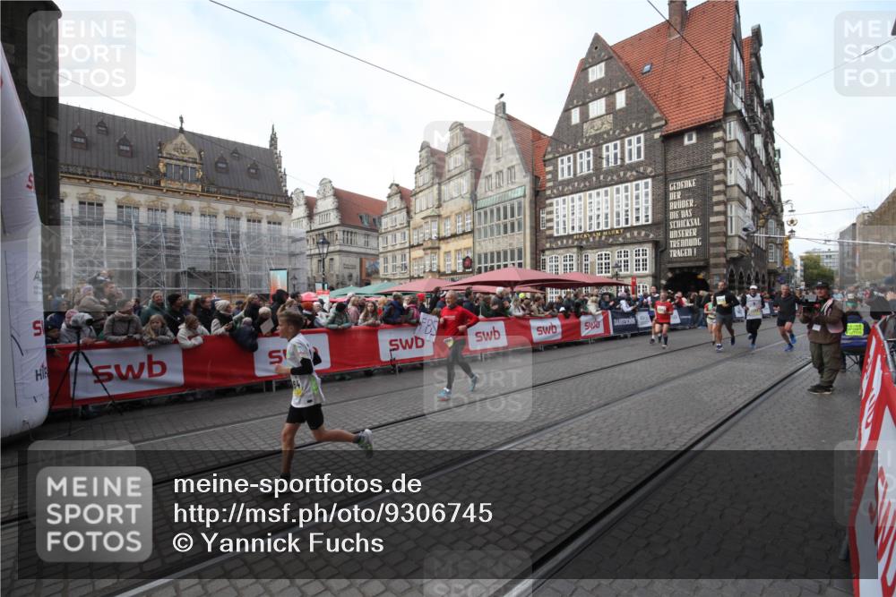 05.10.2025 - 20. swb-Marathon Bremen Yannick Fuchs http://msf.ph/oto/9306745 05.10.2025 10:53:07 Ziel 9650, 10064, 10128, 10539, 11259, 11398, 11411, 11450 meine-sportfotos.de