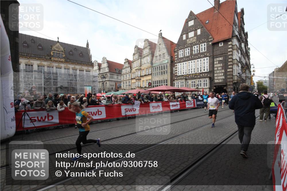 05.10.2025 - 20. swb-Marathon Bremen Yannick Fuchs http://msf.ph/oto/9306758 05.10.2025 10:53:14 Ziel 9449, 9703, 9834, 10242, 10349, 10460, 10466, 10958, 11300, 11377, 11512 meine-sportfotos.de