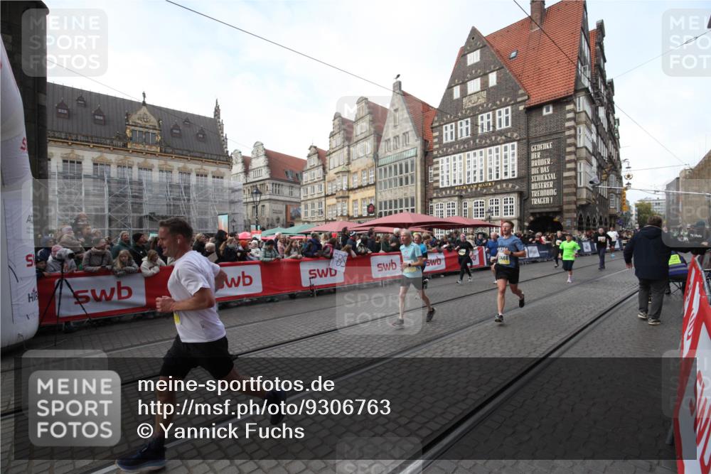 05.10.2025 - 20. swb-Marathon Bremen Yannick Fuchs http://msf.ph/oto/9306763 05.10.2025 10:53:16 Ziel 9449, 9703, 9834, 10242, 10349, 10460, 10466, 10958, 11377, 11512 meine-sportfotos.de