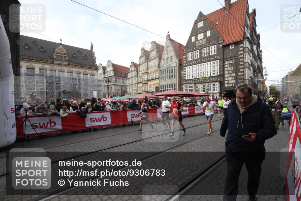 05.10.2025 - 20. swb-Marathon Bremen Yannick Fuchs http://msf.ph/oto/9306783 05.10.2025 10:53:22 Ziel 9263, 9539, 9956, 10317, 10806, 10993, 11175, 11510 meine-sportfotos.de