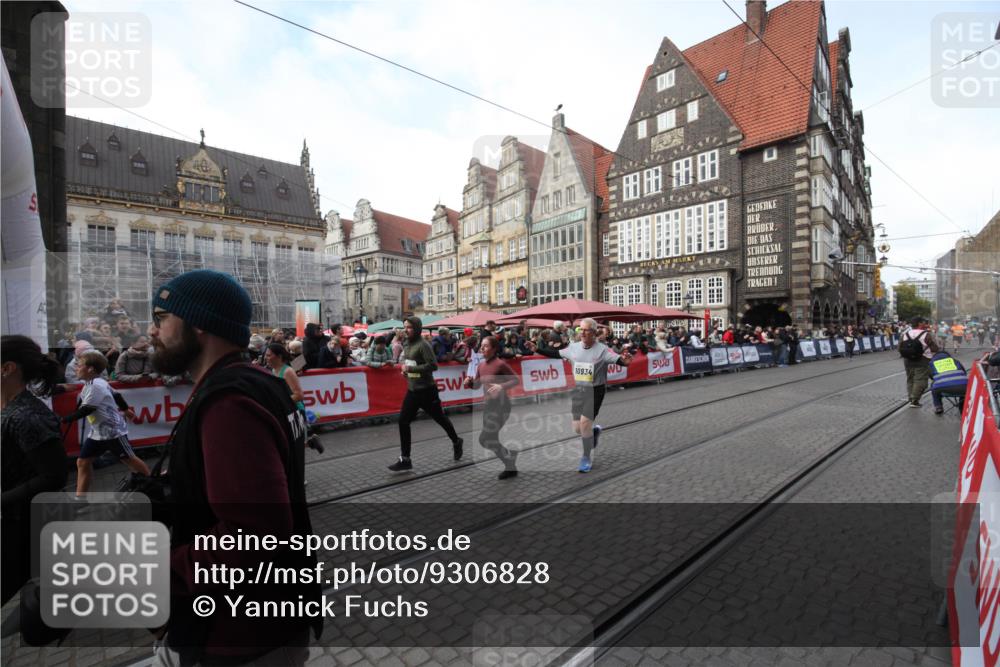 05.10.2025 - 20. swb-Marathon Bremen Yannick Fuchs http://msf.ph/oto/9306828 05.10.2025 10:53:34 Ziel 9957, 10369, 10468, 10655, 10934, 11545, 11716 meine-sportfotos.de