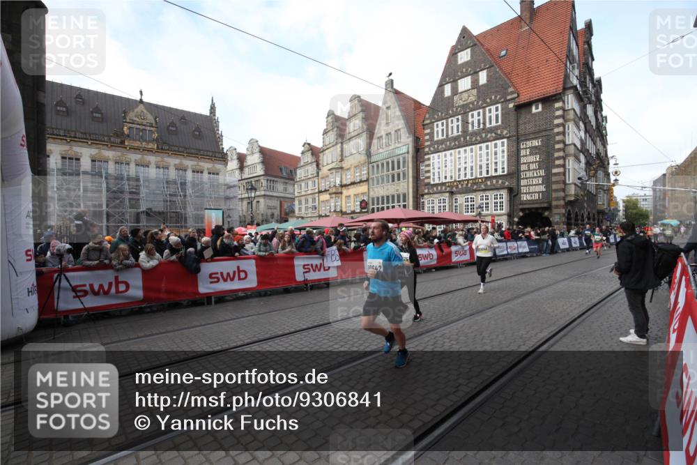 05.10.2025 - 20. swb-Marathon Bremen Yannick Fuchs http://msf.ph/oto/9306841 05.10.2025 10:53:44 Ziel 10020, 10642, 10925, 11046 meine-sportfotos.de