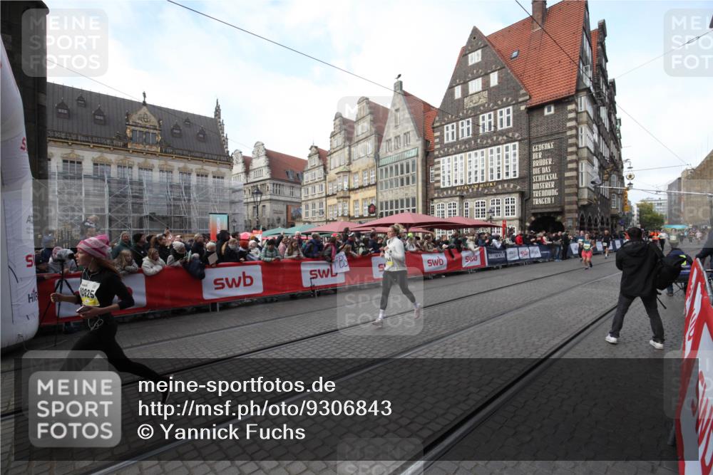 05.10.2025 - 20. swb-Marathon Bremen Yannick Fuchs http://msf.ph/oto/9306843 05.10.2025 10:53:45 Ziel 9934, 10020, 10906, 10925, 11046 meine-sportfotos.de