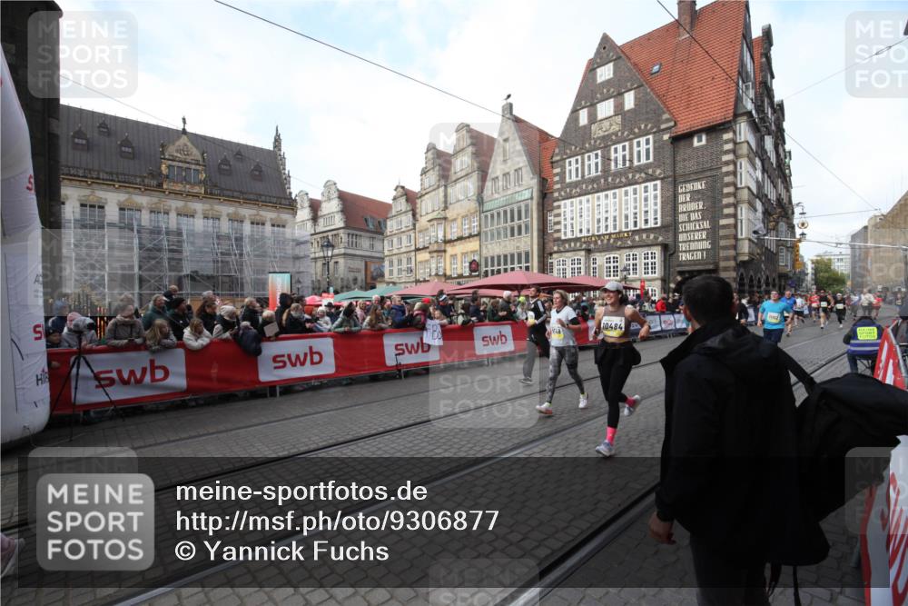 05.10.2025 - 20. swb-Marathon Bremen Yannick Fuchs http://msf.ph/oto/9306877 05.10.2025 10:54:02 Ziel 9313, 9456, 9548, 10075, 10163, 10484, 10785, 11152, 11339 meine-sportfotos.de