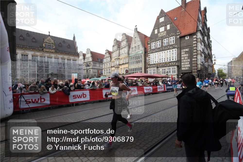 05.10.2025 - 20. swb-Marathon Bremen Yannick Fuchs http://msf.ph/oto/9306879 05.10.2025 10:54:03 Ziel 9313, 9548, 9835, 10075, 10163, 10484, 10785, 11152, 11339, 11593 meine-sportfotos.de
