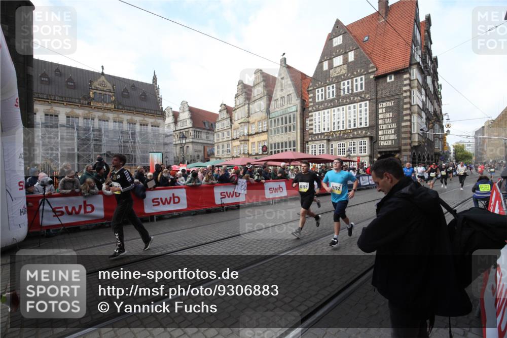 05.10.2025 - 20. swb-Marathon Bremen Yannick Fuchs http://msf.ph/oto/9306883 05.10.2025 10:54:04 Ziel 9313, 9520, 9548, 9807, 9835, 10075, 10163, 10785, 11152, 11339, 11593 meine-sportfotos.de
