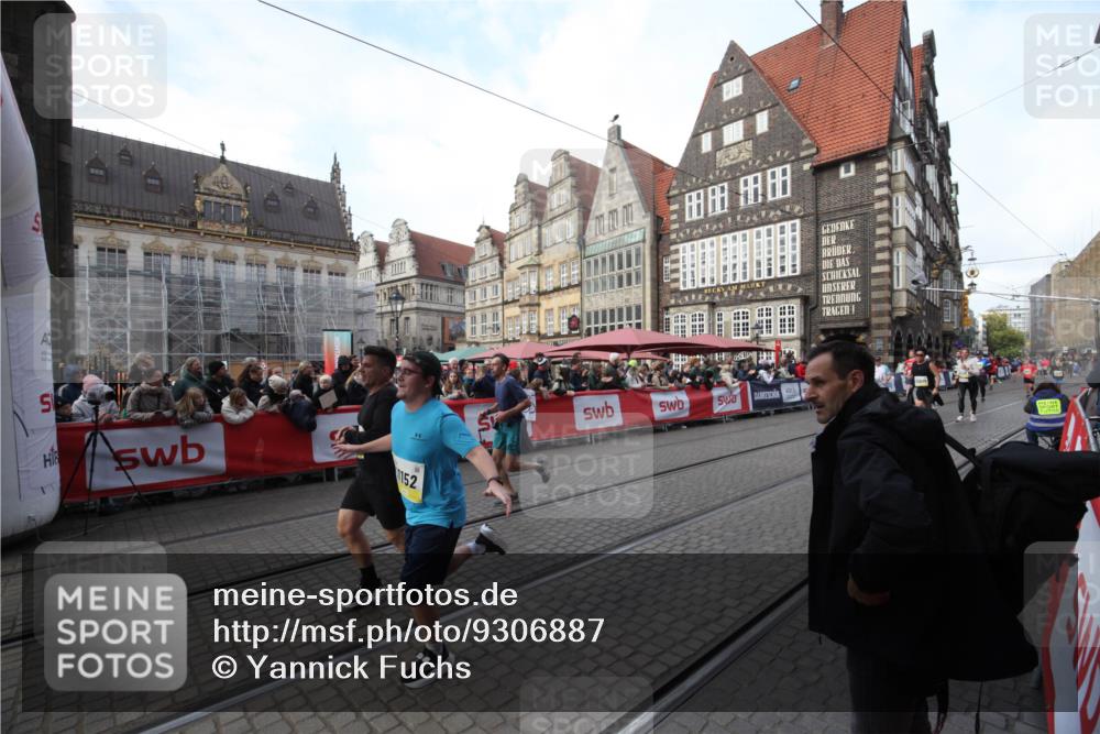 05.10.2025 - 20. swb-Marathon Bremen Yannick Fuchs http://msf.ph/oto/9306887 05.10.2025 10:54:05 Ziel 9313, 9520, 9807, 9835, 10075, 10163, 11152, 11303, 11339, 11432, 11593 meine-sportfotos.de