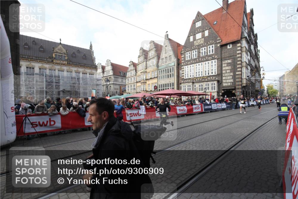 05.10.2025 - 20. swb-Marathon Bremen Yannick Fuchs http://msf.ph/oto/9306909 05.10.2025 10:54:14 Ziel 9402, 9900, 9935, 11151, 11203, 11347 meine-sportfotos.de