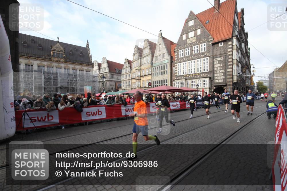 05.10.2025 - 20. swb-Marathon Bremen Yannick Fuchs http://msf.ph/oto/9306986 05.10.2025 10:54:54 Ziel 8326, 9436, 9560, 9776, 10024, 10232, 10233, 10487, 10609, 10770, 11163, 11276, 11373 meine-sportfotos.de