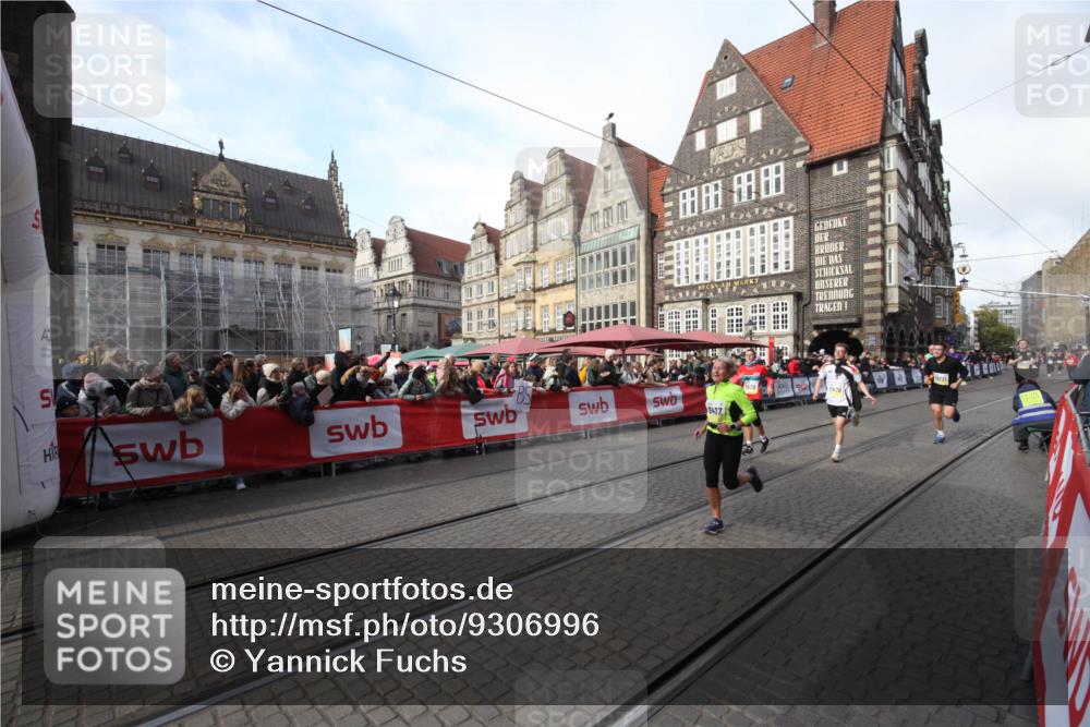 05.10.2025 - 20. swb-Marathon Bremen Yannick Fuchs http://msf.ph/oto/9306996 05.10.2025 10:55:01 Ziel 9427, 9570, 10231, 11320, 11470, 11507, 11523 meine-sportfotos.de