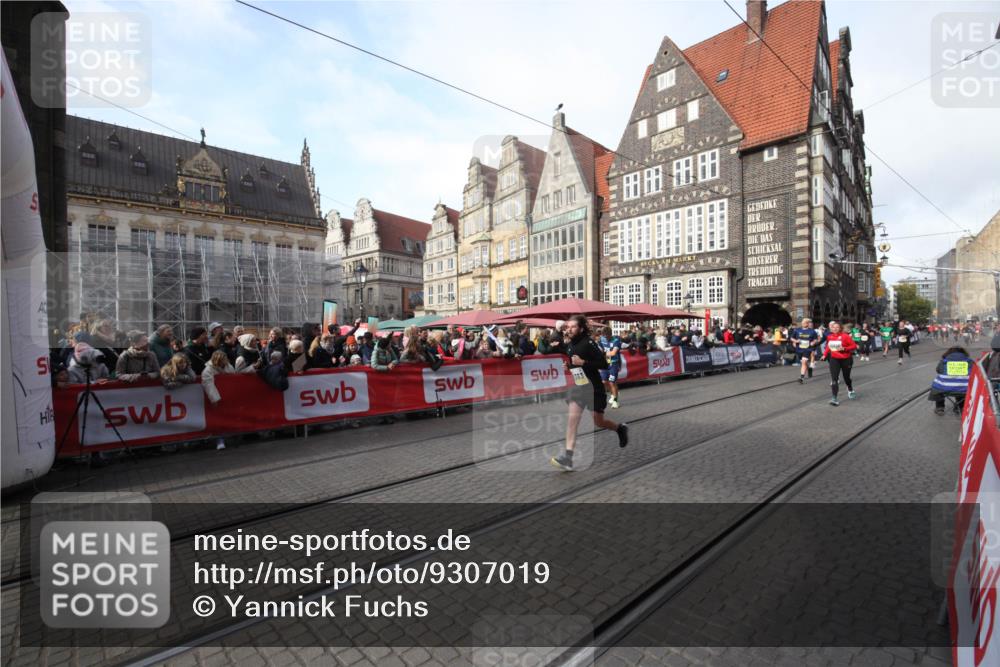 05.10.2025 - 20. swb-Marathon Bremen Yannick Fuchs http://msf.ph/oto/9307019 05.10.2025 10:55:09 Ziel 9791, 10014, 10180, 10307, 10920, 11363 meine-sportfotos.de