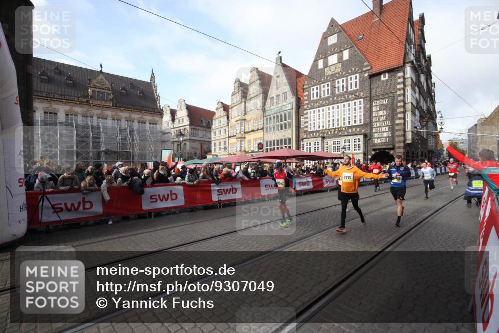 05.10.2025 - 20. swb-Marathon Bremen Yannick Fuchs http://msf.ph/oto/9307049 05.10.2025 10:55:22 Ziel 9201, 9350, 9514, 9654, 9881, 9933, 10116, 10970, 11042, 11115, 11702 meine-sportfotos.de