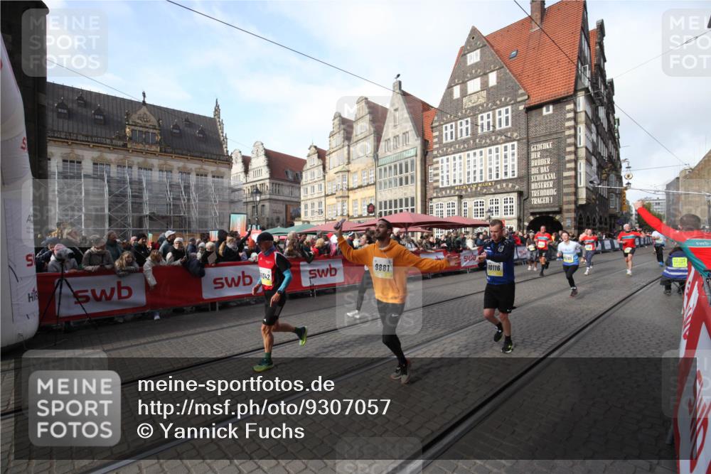05.10.2025 - 20. swb-Marathon Bremen Yannick Fuchs http://msf.ph/oto/9307057 05.10.2025 10:55:23 Ziel 9201, 9350, 9514, 9654, 9881, 9933, 10116, 10970, 11042, 11115, 11702 meine-sportfotos.de