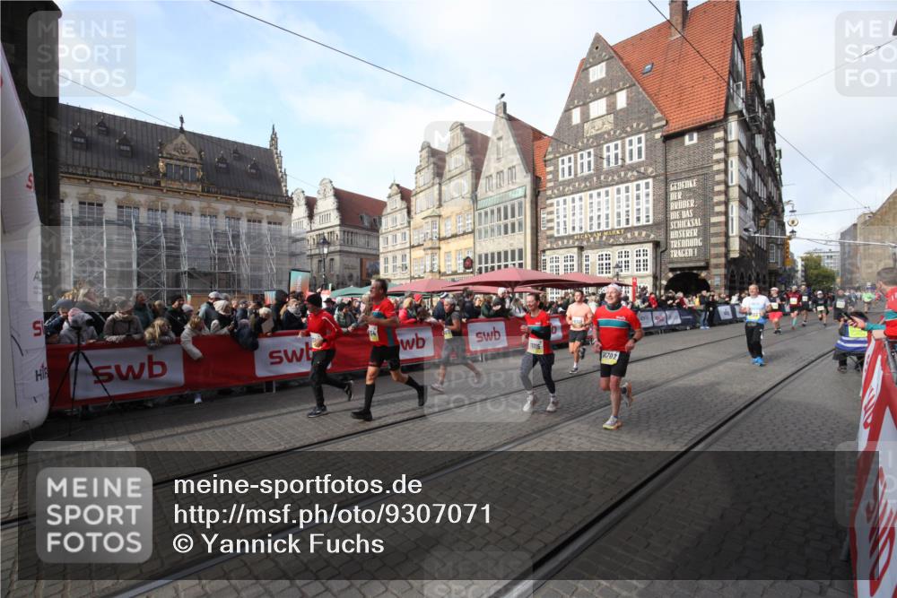 05.10.2025 - 20. swb-Marathon Bremen Yannick Fuchs http://msf.ph/oto/9307071 05.10.2025 10:55:26 Ziel 9201, 9350, 9514, 9654, 10256, 10260, 10970, 11115, 11380, 11431, 11702 meine-sportfotos.de