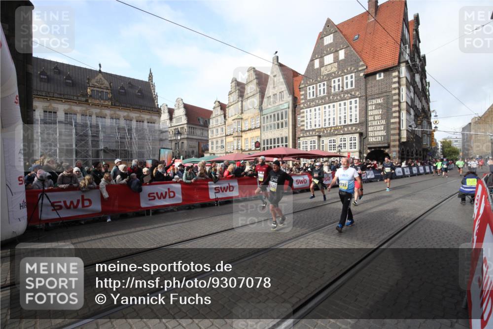 05.10.2025 - 20. swb-Marathon Bremen Yannick Fuchs http://msf.ph/oto/9307078 05.10.2025 10:55:29 Ziel 9722, 9902, 10256, 10260, 11380, 11431 meine-sportfotos.de