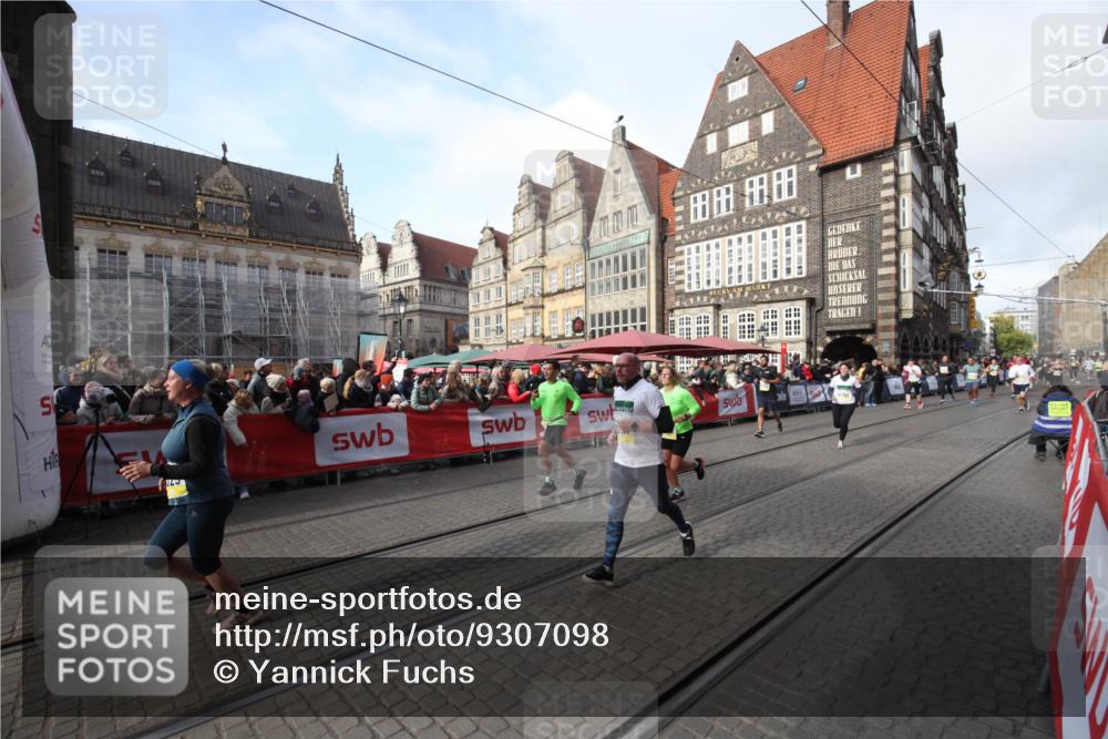 05.10.2025 - 20. swb-Marathon Bremen Yannick Fuchs http://msf.ph/oto/9307098 05.10.2025 10:55:36 Ziel 9492, 9856, 10111, 10262, 10745, 10757, 11025, 11197 meine-sportfotos.de