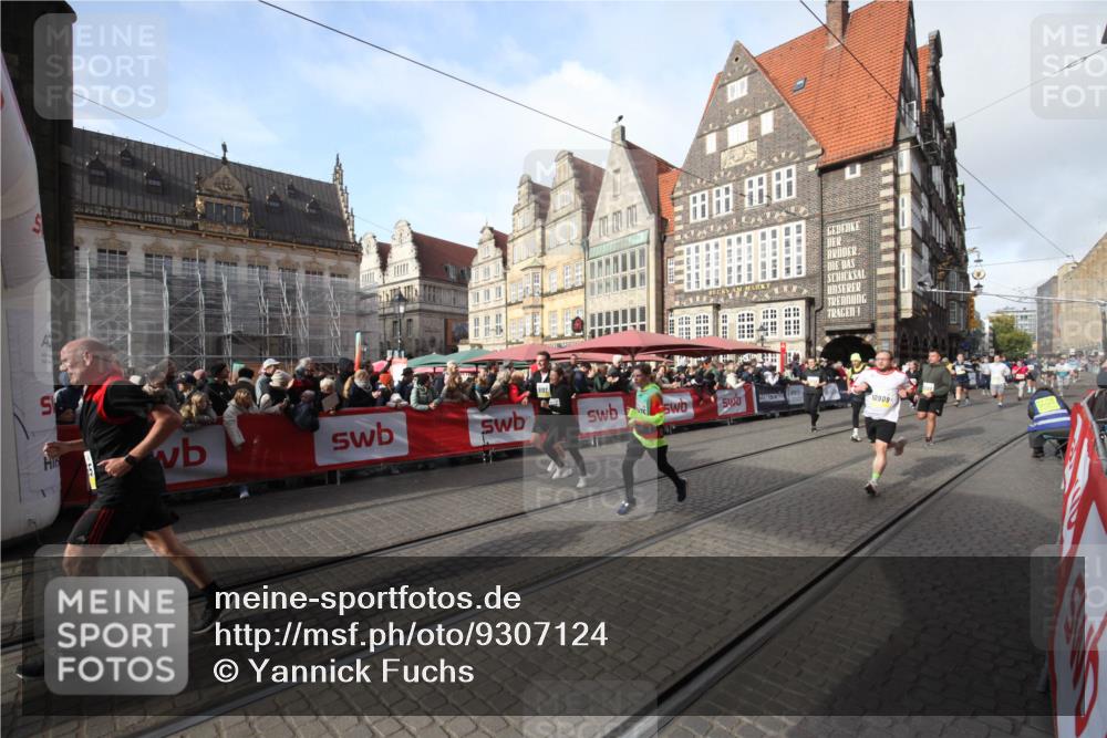 05.10.2025 - 20. swb-Marathon Bremen Yannick Fuchs http://msf.ph/oto/9307124 05.10.2025 10:55:45 Ziel 7165, 9195, 9197, 10088, 10323, 10475, 10755, 10909, 11081, 11586, 11588 meine-sportfotos.de