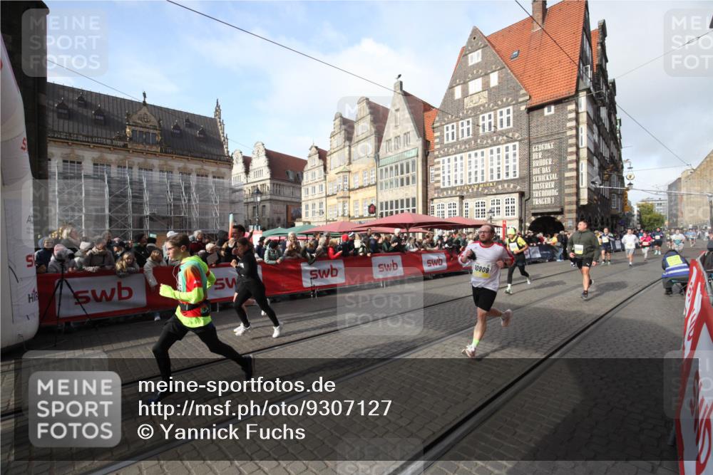 05.10.2025 - 20. swb-Marathon Bremen Yannick Fuchs http://msf.ph/oto/9307127 05.10.2025 10:55:46 Ziel 9195, 9197, 9621, 9882, 10088, 10287, 10323, 10475, 10800, 10909, 11081, 11586, 11624 meine-sportfotos.de