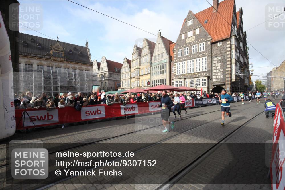 05.10.2025 - 20. swb-Marathon Bremen Yannick Fuchs http://msf.ph/oto/9307152 05.10.2025 10:55:53 Ziel 9521, 10253, 10385, 10610, 10653, 11052, 11249 meine-sportfotos.de