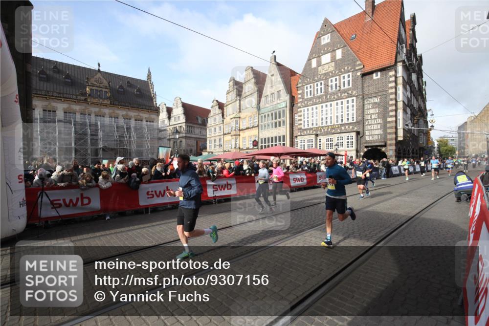05.10.2025 - 20. swb-Marathon Bremen Yannick Fuchs http://msf.ph/oto/9307156 05.10.2025 10:55:53 Ziel 9521, 10253, 10385, 10610, 10653, 11052, 11249 meine-sportfotos.de