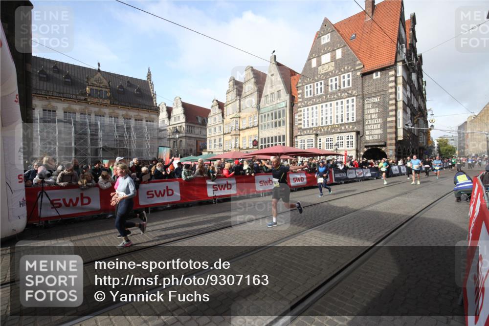 05.10.2025 - 20. swb-Marathon Bremen Yannick Fuchs http://msf.ph/oto/9307163 05.10.2025 10:55:55 Ziel 9521, 10253, 10385, 10610, 11052, 11439 meine-sportfotos.de