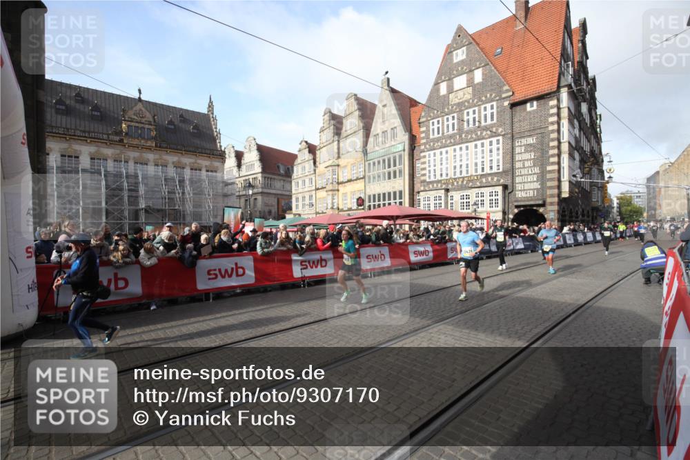 05.10.2025 - 20. swb-Marathon Bremen Yannick Fuchs http://msf.ph/oto/9307170 05.10.2025 10:55:58 Ziel 7147, 9871, 10610, 10654, 10921, 11052, 11439 meine-sportfotos.de