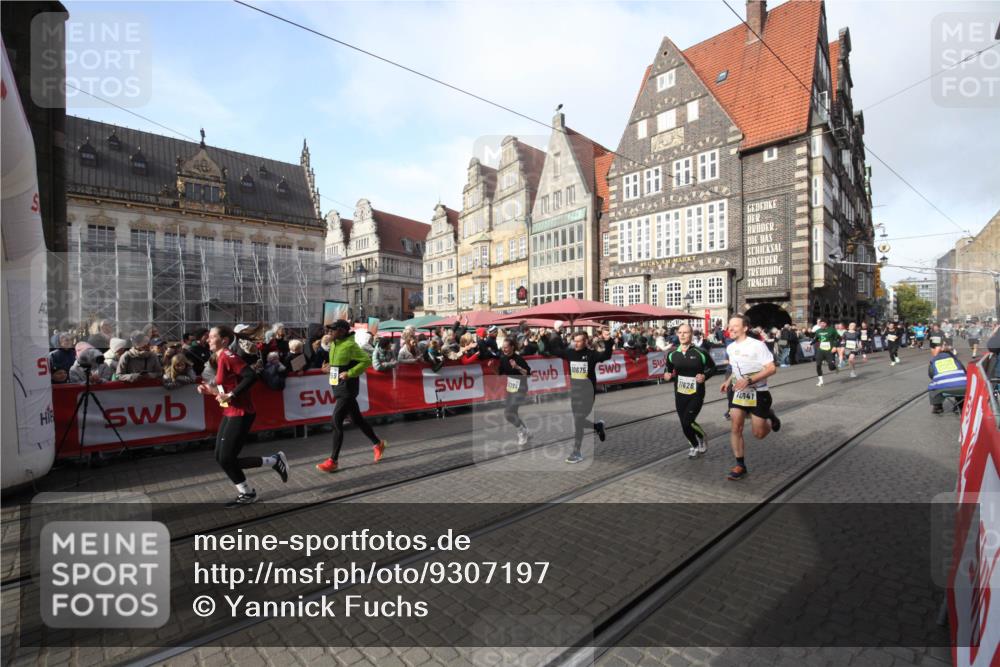 05.10.2025 - 20. swb-Marathon Bremen Yannick Fuchs http://msf.ph/oto/9307197 05.10.2025 10:56:08 Ziel 9541, 9950, 10006, 10015, 10394, 10641, 10664, 10675, 10959, 11095, 11148, 11626 meine-sportfotos.de