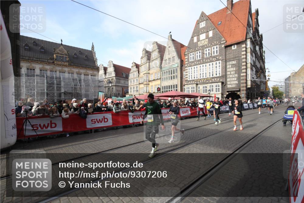 05.10.2025 - 20. swb-Marathon Bremen Yannick Fuchs http://msf.ph/oto/9307206 05.10.2025 10:56:12 Ziel 9811, 9968, 10006, 10009, 10664, 10989, 11095, 11366, 11620, 11693 meine-sportfotos.de