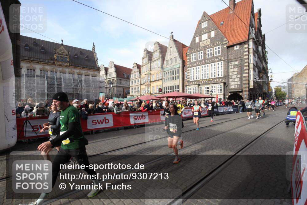 05.10.2025 - 20. swb-Marathon Bremen Yannick Fuchs http://msf.ph/oto/9307213 05.10.2025 10:56:13 Ziel 9811, 9968, 10006, 10009, 10664, 10989, 11095, 11366, 11620, 11630, 11693 meine-sportfotos.de
