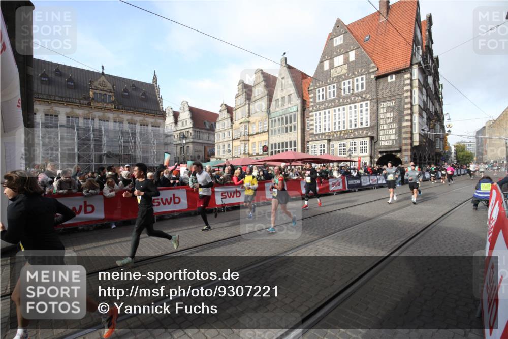 05.10.2025 - 20. swb-Marathon Bremen Yannick Fuchs http://msf.ph/oto/9307221 05.10.2025 10:56:14 Ziel 9811, 9855, 9968, 10006, 10009, 10989, 11095, 11366, 11620, 11630, 11693 meine-sportfotos.de
