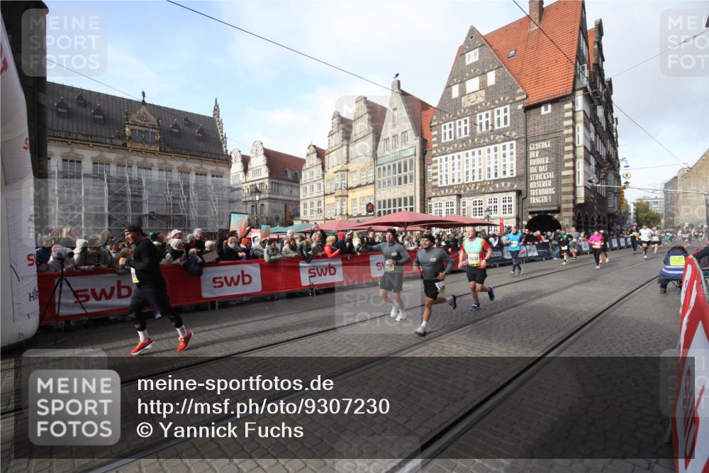 05.10.2025 - 20. swb-Marathon Bremen Yannick Fuchs http://msf.ph/oto/9307230 05.10.2025 10:56:16 Ziel 9258, 9855, 9968, 10009, 10989, 10992, 11364, 11366, 11630, 11693, 11741 meine-sportfotos.de