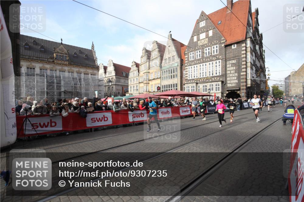 05.10.2025 - 20. swb-Marathon Bremen Yannick Fuchs http://msf.ph/oto/9307235 05.10.2025 10:56:19 Ziel 9258, 9855, 10992, 11364, 11554, 11630, 11741 meine-sportfotos.de