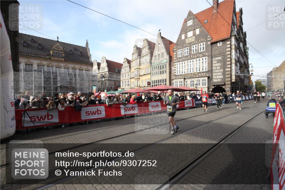 05.10.2025 - 20. swb-Marathon Bremen Yannick Fuchs http://msf.ph/oto/9307252 05.10.2025 10:56:24 Ziel 10028, 10191, 10196, 10424, 10590, 11554, 11662 meine-sportfotos.de