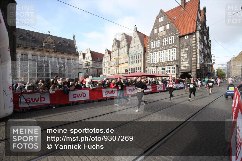 05.10.2025 - 20. swb-Marathon Bremen Yannick Fuchs http://msf.ph/oto/9307269 05.10.2025 10:56:30 Ziel 9424, 9783, 9790, 9932, 10005, 10179, 10387, 10546, 11723 meine-sportfotos.de