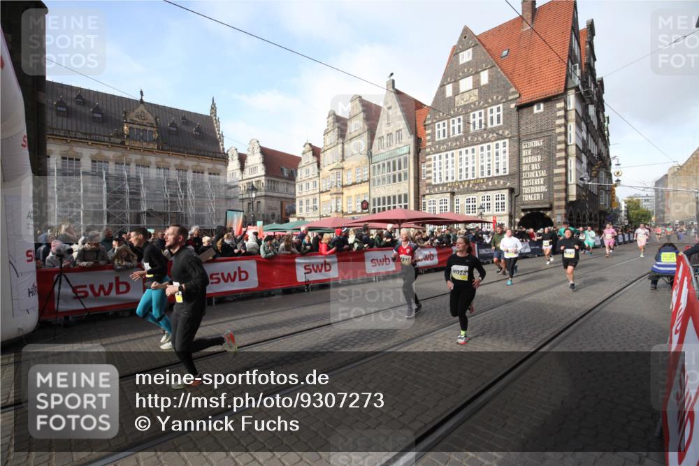 05.10.2025 - 20. swb-Marathon Bremen Yannick Fuchs http://msf.ph/oto/9307273 05.10.2025 10:56:31 Ziel 9424, 9783, 9790, 9932, 10005, 10179, 10387, 10546, 10648, 11253, 11571, 11723 meine-sportfotos.de