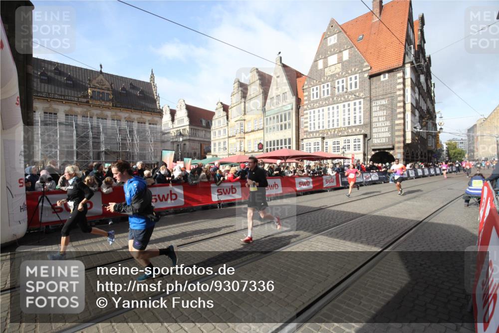 05.10.2025 - 20. swb-Marathon Bremen Yannick Fuchs http://msf.ph/oto/9307336 05.10.2025 10:56:53 Ziel 9188, 10145, 10845, 10924, 11426, 11675, 11734 meine-sportfotos.de