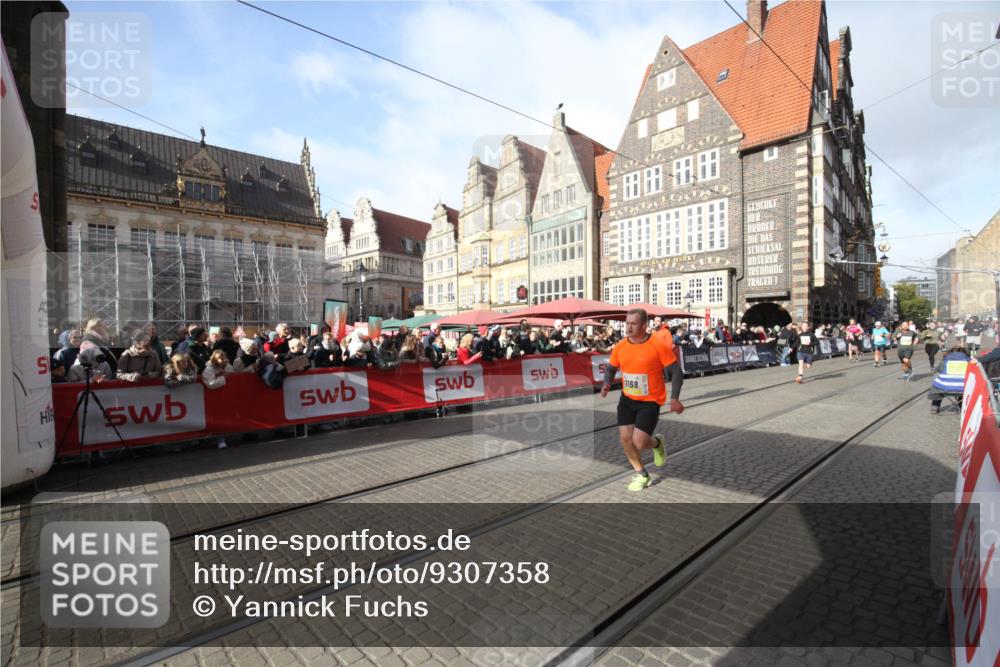 05.10.2025 - 20. swb-Marathon Bremen Yannick Fuchs http://msf.ph/oto/9307358 05.10.2025 10:57:04 Ziel 9451, 9937, 10069, 10867, 11168 meine-sportfotos.de