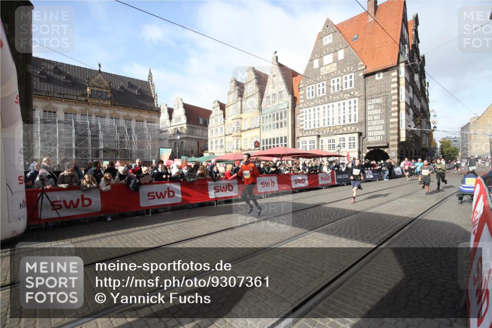 05.10.2025 - 20. swb-Marathon Bremen Yannick Fuchs http://msf.ph/oto/9307361 05.10.2025 10:57:05 Ziel 9451, 9797, 9937, 10069, 10867, 11168, 11435 meine-sportfotos.de