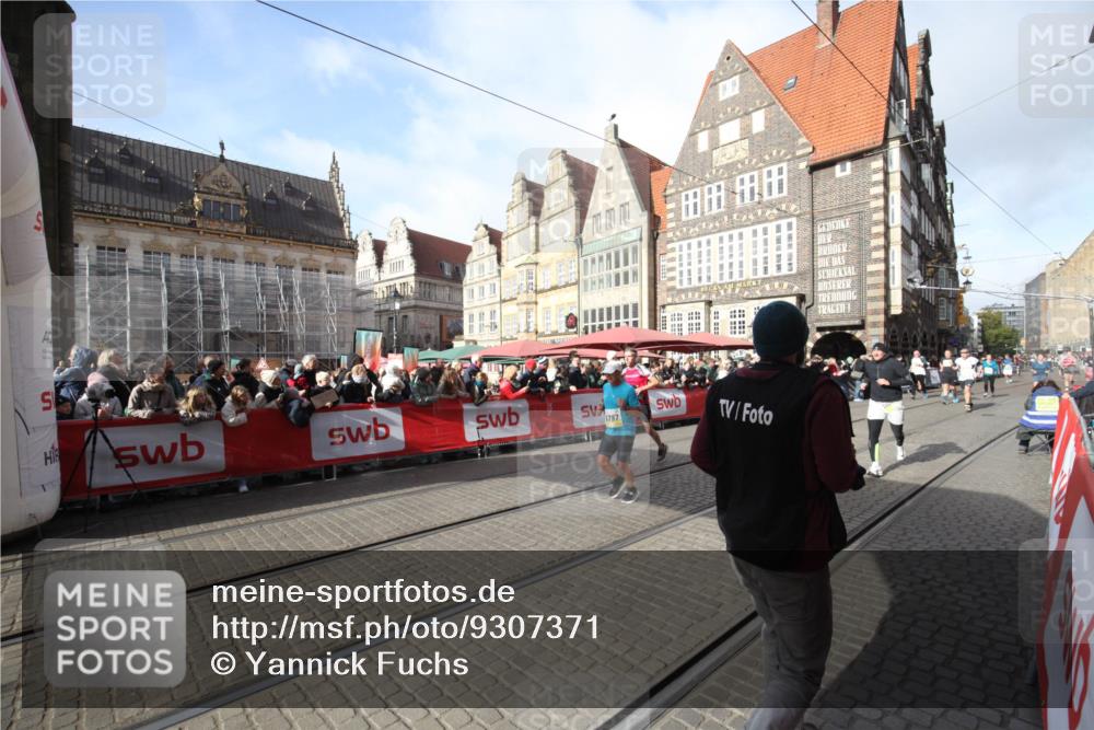 05.10.2025 - 20. swb-Marathon Bremen Yannick Fuchs http://msf.ph/oto/9307371 05.10.2025 10:57:09 Ziel 5172, 9231, 9314, 9797, 9937, 10069, 11435, 11566 meine-sportfotos.de