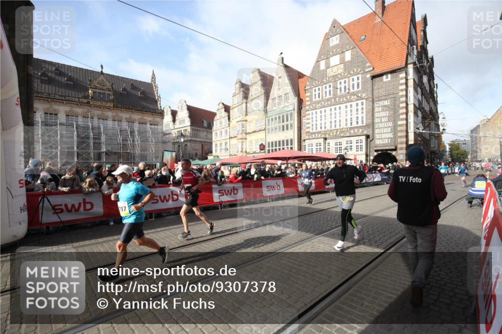 05.10.2025 - 20. swb-Marathon Bremen Yannick Fuchs http://msf.ph/oto/9307378 05.10.2025 10:57:10 Ziel 5172, 9231, 9314, 9797, 11435, 11566 meine-sportfotos.de