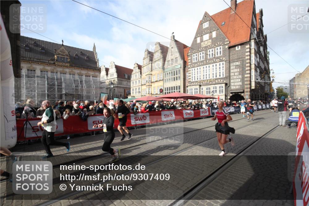 05.10.2025 - 20. swb-Marathon Bremen Yannick Fuchs http://msf.ph/oto/9307409 05.10.2025 10:57:17 Ziel 9489, 9577, 10293, 10545, 10917, 11138, 11202, 11434, 11596, 11686 meine-sportfotos.de