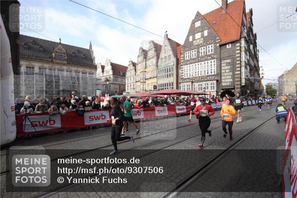 05.10.2025 - 20. swb-Marathon Bremen Yannick Fuchs http://msf.ph/oto/9307506 05.10.2025 10:57:47 Ziel 9372, 9585, 9943, 9979, 10225, 10250, 10329, 10341, 10555, 11520, 11521, 11731 meine-sportfotos.de